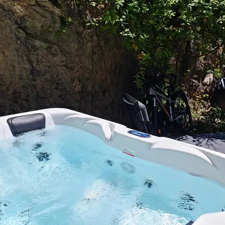 Charme, Jacuzzi Et Escapade En 2cv Villeneuve-dʼAllier