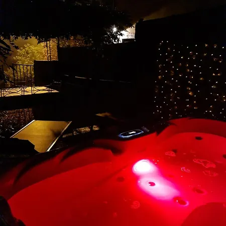 度假居 Charme, Jacuzzi Et Escapade En 2cv Villeneuve-dʼAllier