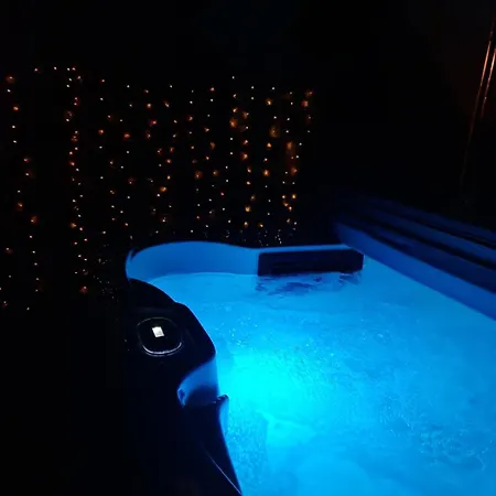 Charme, Jacuzzi Et Escapade En 2cv Villeneuve-dʼAllier